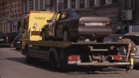 Auto wjechało w pieszych na chodniku