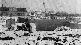  Budowa przejścia podziemnego przed estakadą w lutym 1975r