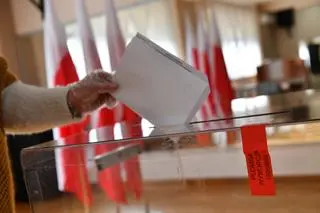 Lokale wyborcze będą czynne w godzinach od 7 do 21