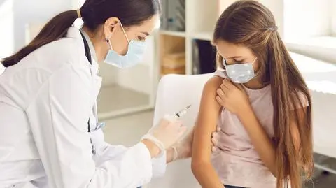 Trzecia dawka dla dzieci coraz bliżej. Minister podał spodziewany termin wystawienia skierowań