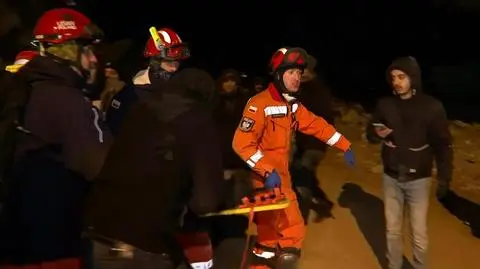 Polscy ratownicy wyciągają z gruzów kolejnych rannych. Relacja Pawła Łukasika z Turcji