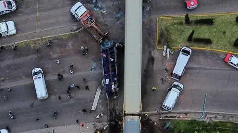 Meksyk. Pociąg towarowy uderzył w piętrowy autobus