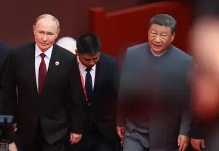 Mikrofony zarejestrowały fragment rozmowy Putina z Xi. Czego dotyczyła?
