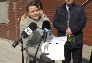 Funkcjonariusze zabrali sześć tysięcy kart pacjentek. Ruch prokuratury