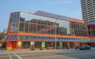 Citadel Theatre w centrum Edmonton, gdzie grał Julien Arnold