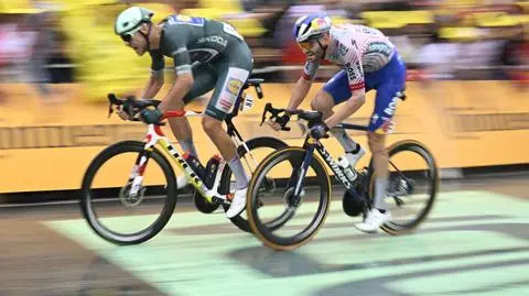 Włoski sprinter błysnął na mecie 17. etapu. Kraksa w końcówce