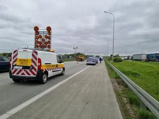 Pieszy został przetransportowany do szpitala śmigłowcem