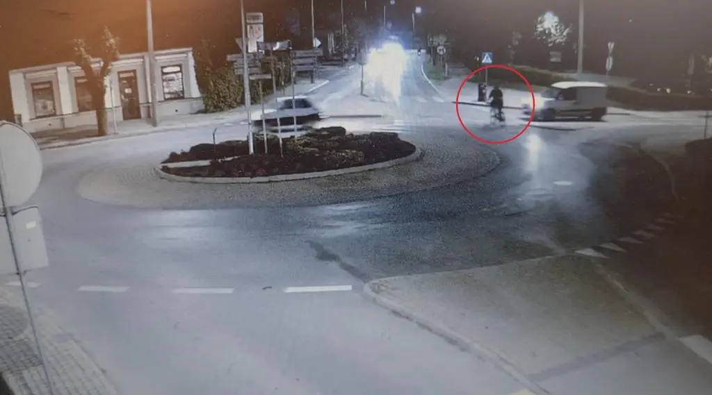 Rowerzysta był na rondzie 