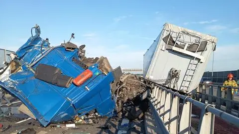 Zderzenie dwóch pojazdów na A4