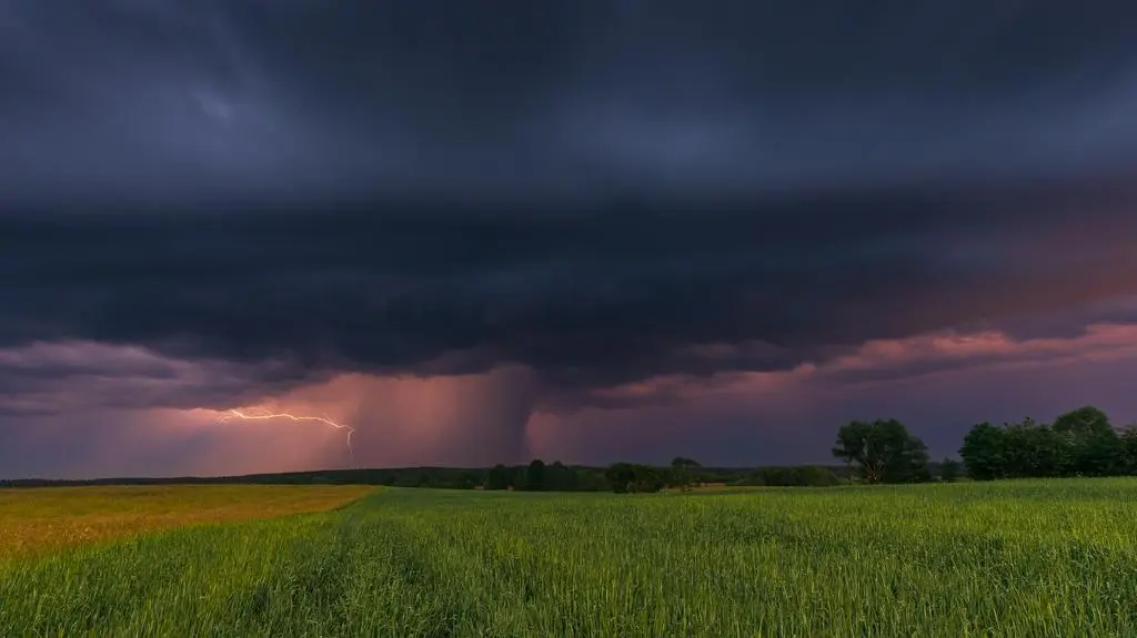 Nie tylko upał. Nadchodzą gwałtowne burze
