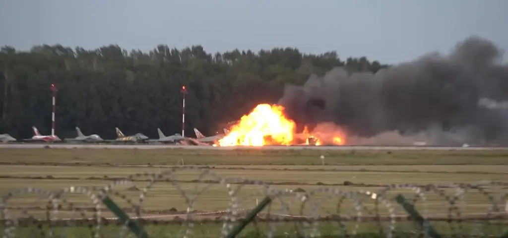 Prokuratura: odczytano zapisy z czarnych skrzynek F-16
