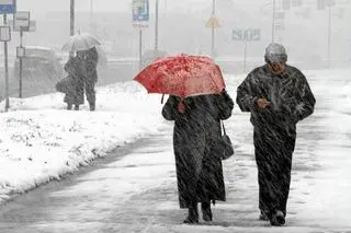Śnieżyca w Jeleniej Górze w majówkę, 3 maja 2011 r.