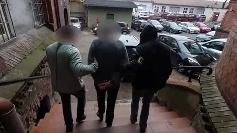 Dwóch zatrzymanych w sprawie wyłudzenia od seniora ponad 1,2 mln zł