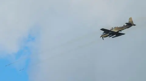 Nigeryjski samolot szturmowy Embraer A-29 Super Tucano, wykorzystywany do walk z partyzantami