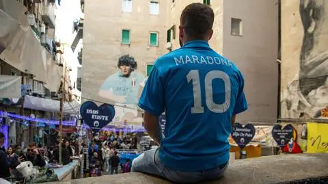 Zamknięte drzwi do sali z Maradoną, hamburgery w środku. Szokujące zeznania