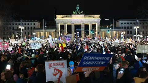 "Morze świateł" w Berlinie. Sprzeciwiają się prawicowemu ekstremizmowi