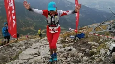 Przebiegła sześćdziesiąt maratonów i weszła na Mont Blanc. Najszybsza Babcia Świata w akcji