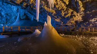 Odkryli bakterie zamrożone przez pięć tysięcy lat. "To zagrożenie, ale i obietnica"