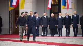 Wołodymyr Zełenski i Andrzej Duda przed Pałacem Prezydenckim