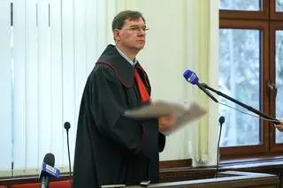 Prokurator Grzegorz Giedrys stwierdził, że przestępcy błędnie założyli, iż małej wsi będzie im łatwo działać w sposób niezauważony
