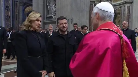 Papież Leon XIV rozmawia z Wołodymyrem Zełenskim i jego żoną