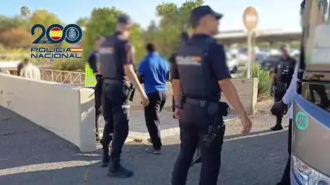 Funkcjonariusze hiszpańskiej policji