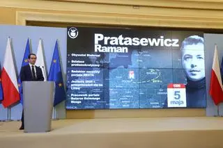 Rzecznik prasowy ministra koordynatora służb specjalnych Stanisław Żaryn podczas konferencji prasowej w KPRM