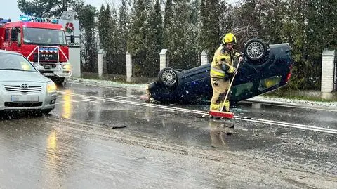 Kierująca "nie ustąpiła pierwszeństwa". Drugie auto dachowało 