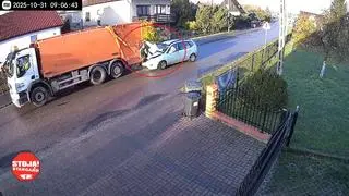 Kierujący samochodem wjechał w śmieciarkę