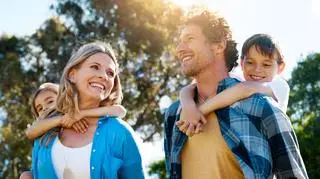 Relacje dają więcej szczęścia niż wyższe dochody?