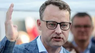 Tusk o Romanowskim: nie wykluczam, że to kolejny przykład zdrady narodowej