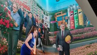 Panorama Historii Kutna 2.0 stworzona z pomocą AI - na ilustracji z prawej strony Zbigniew Burzyński, wieloletni prezydent miasta