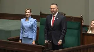 Nowy prezydent zaprzysiężony, wygłosił orędzie. Przed Sejmem trwa manifestacja