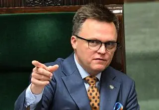 "Obrazić też trzeba umieć", "nie mogę się powstrzymać". Tak zaczynał w Sejmie Hołownia