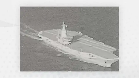Największy chiński lotniskowiec Fujian przepłynął przez Cieśninę Tajwańską