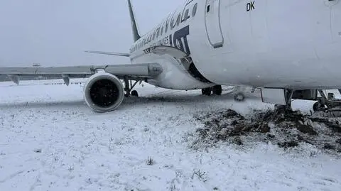 Samolot Polskich Linii Lotniczych LOT przylatujący z Warszawy wypadł z drogi kołowania po lądowaniu na lotnisku w Wilnie 