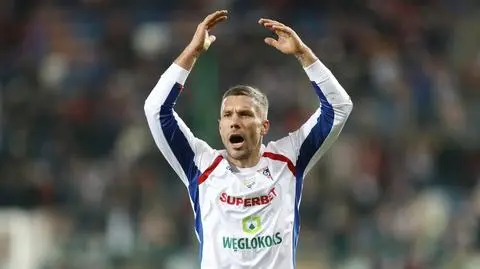 Brutalny Podolski. Rywale pokazali efekty jego ataku