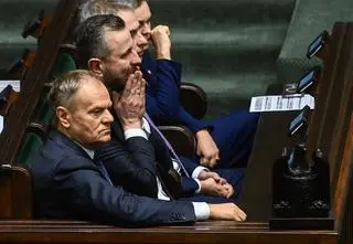 "PiS podkulił ogon", "symboliczna kapitulacja Kaczyńskiego". Tusk po głosowaniu w sprawie weta