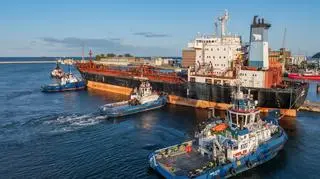 Khatanga opuszcza port w Gdyni