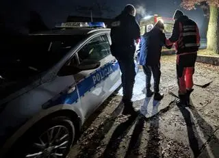 Do nieprzytomnego 87-latka doprowadziła policjantów stłuczka na parkingu