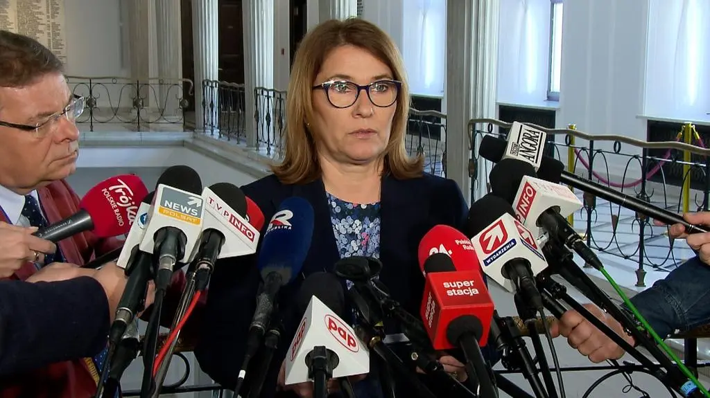 Wszystkie decyzje które podejmuje prokuratura podejmuje w oparciu o dokumenty które ma