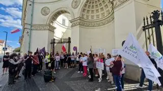 Protest przed Ministerstwem Zdrowia przeciwko likwidacji porodówki w Lesku
