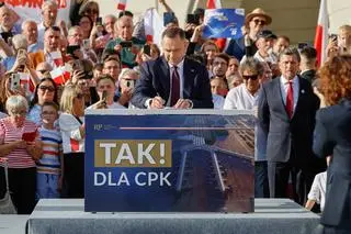 Prezydent Nawrocki podpisuje swój projekt ws. CPK