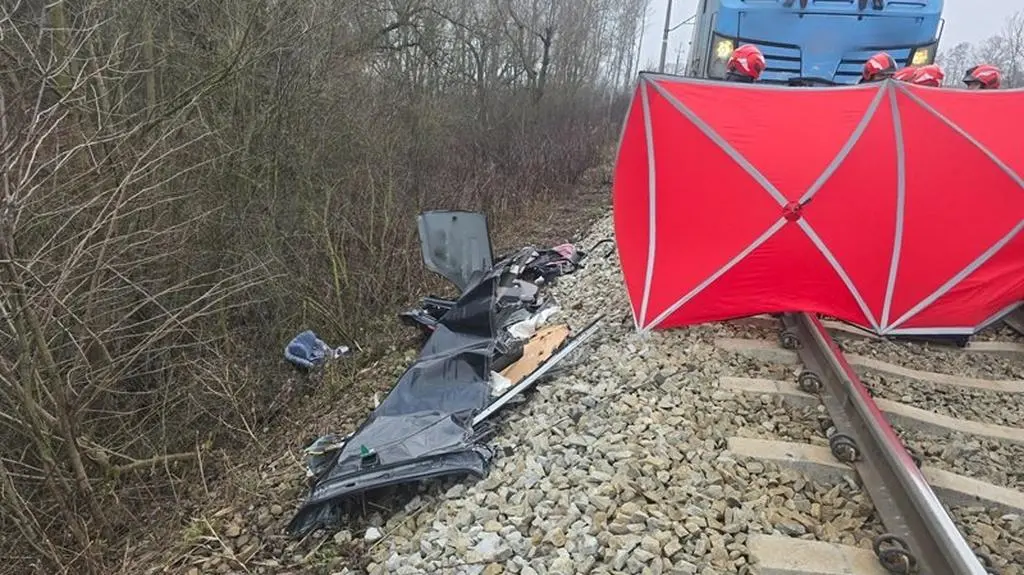 Tragiczny wypadek na przejeździe kolejowym