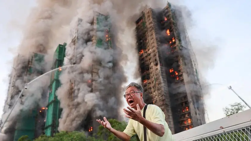 Płoną wieżowce w Hongkongu. Są zabici
