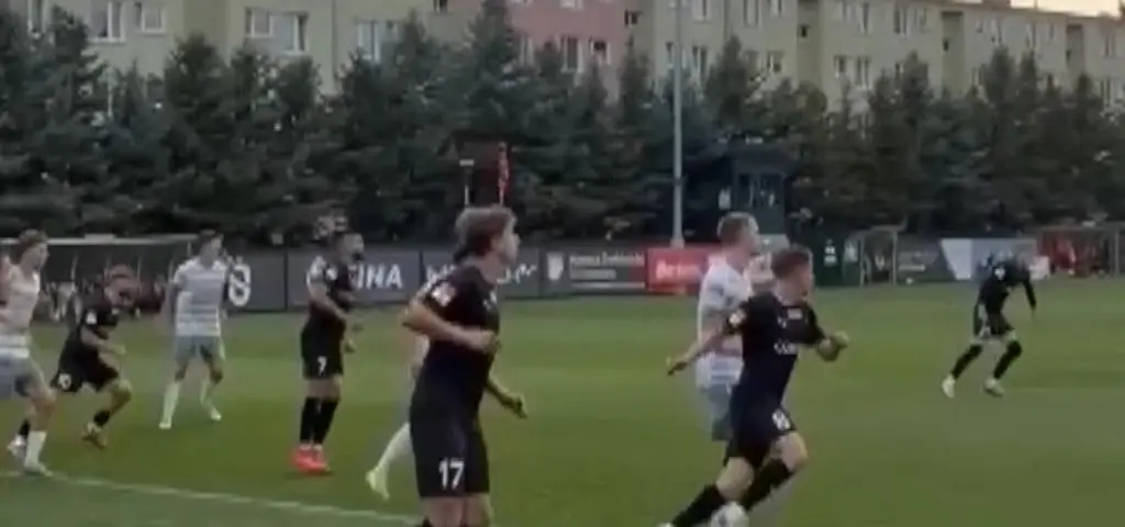 Syrena wyła, oni grali mecz. Czego wciąż "ludzie nie rozumieją"?