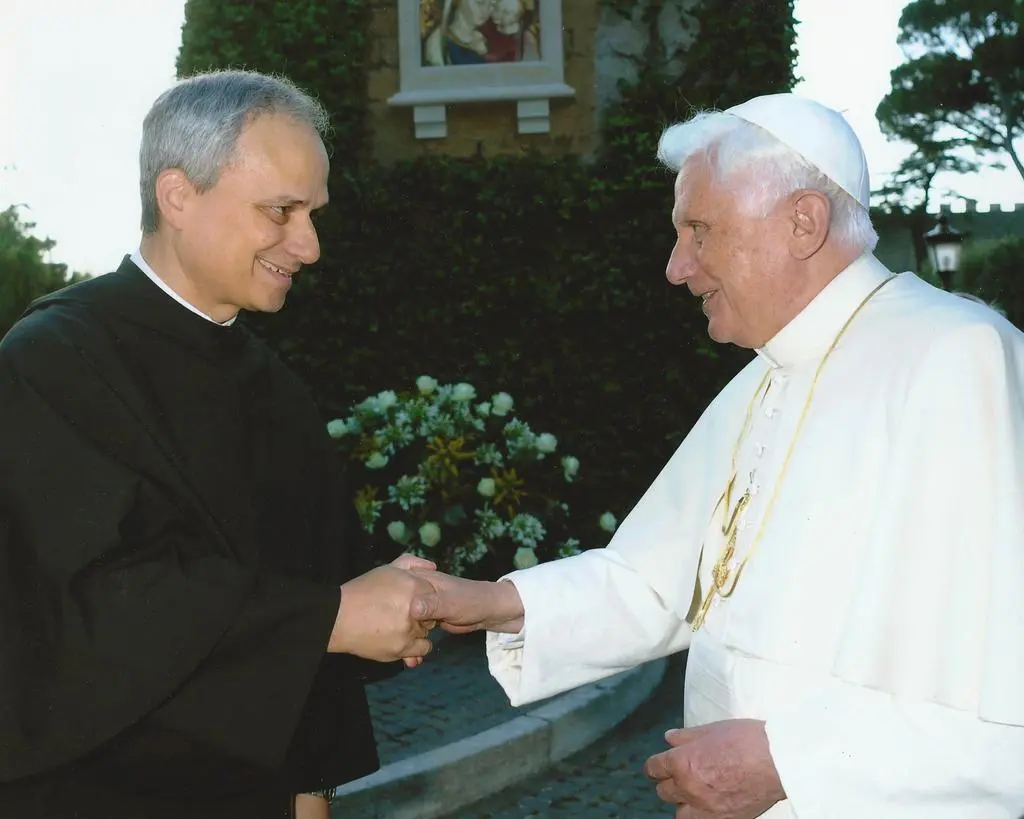 Robert Prevost i Benedykt XVI