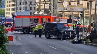 Samochód wjechał w grupę ludzi w Stuttgarcie 