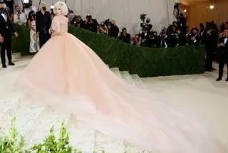 Billie Eilish w projekcie Oscar de la Renta (2021)