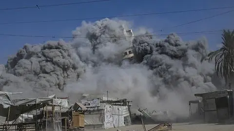 Budynek w mieście Gaza zniszczony przez Izraelczyków w bombardowaniu